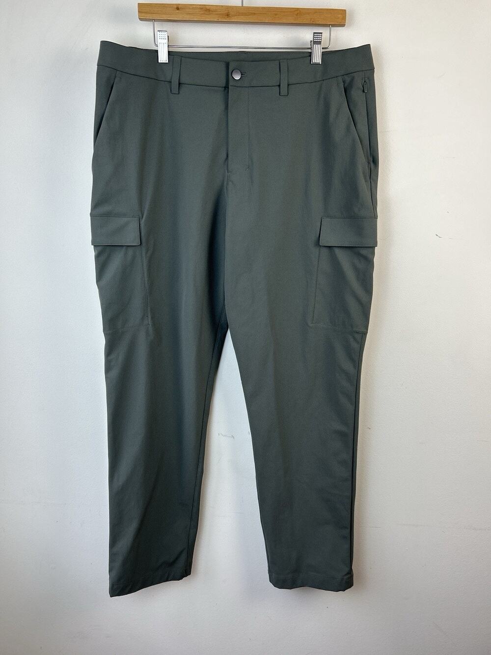 Lululemon Mens Sz 36 Gray Green Stretch Cargo Pants Utility Pockets Relaxed